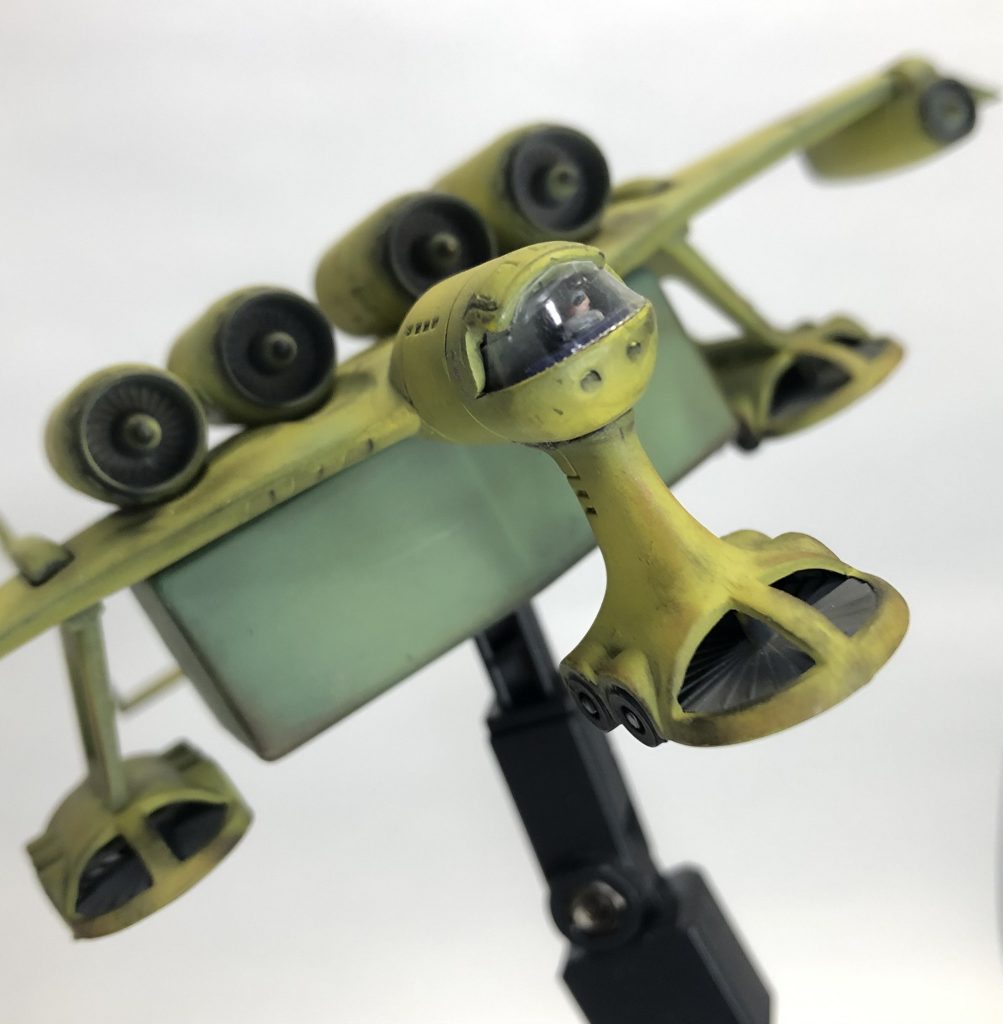 一応、コックピットに座らしてみましたが😅、、皆様の頭の中でご想像お任せします。 1/550のキットなので、、😭。