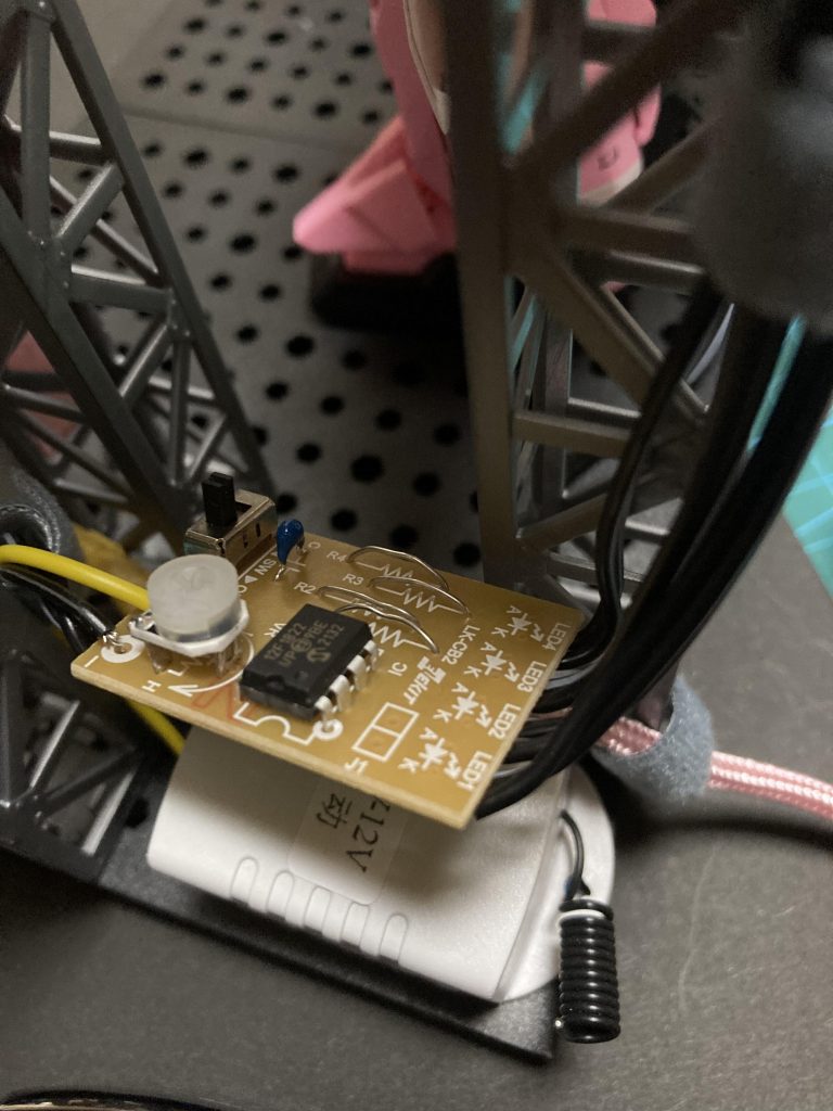 エレキットのLED順送り点灯キットを小改造