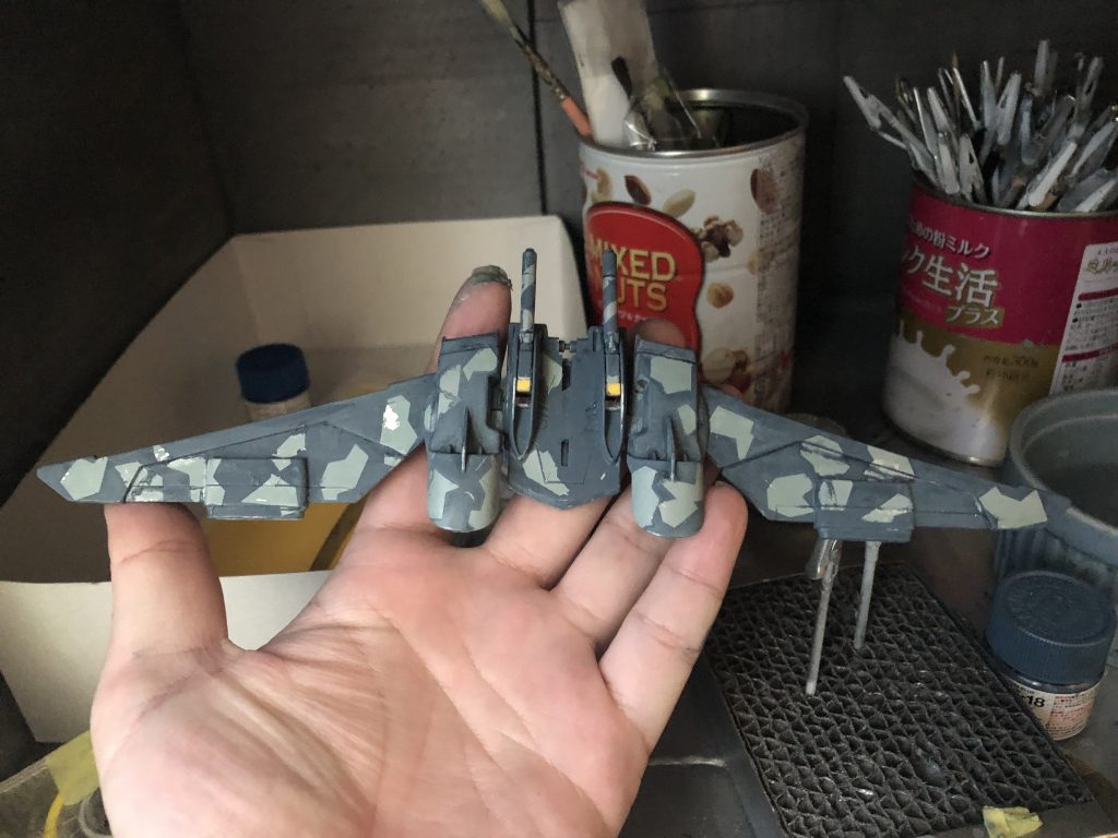 マスキングテープ剥がしたところ剥がれたり滲んだりしたところを筆で調整