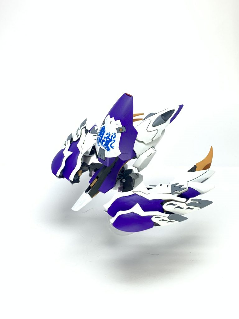 [カプリコルヌス]※意味はラテン語で角のある山羊を意味します。名前の通り山羊の角を模したバインダーこれを装備した姿が本来のウルティオの姿