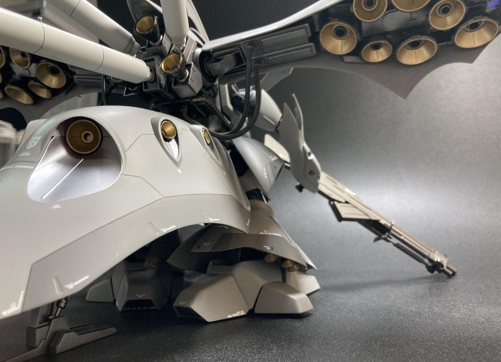 バーニアは内側と外側の分離タイプの物は塗装が簡単でしたが、一体型も混ざっていたので中々のマスキング地獄でした。