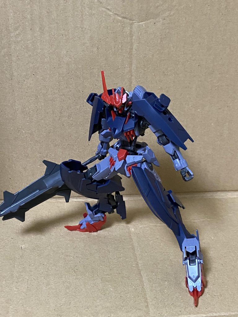 せっかくなのでバルバリックにもしてみました、撮った後に気づいたのですが足パーツ換装し忘れてますね私、このシンプルなカスタマイズでマハラは決勝まで行ったと考えるとから実力は確かですよね本当、相手が悪かったとしか言えない、バルバリックの見た目もカッコよかったからキット化してほしいなーと思いました。以上バルバタウロスでした、素組みを載せるのは初めてだったので新鮮でした、みていただきありがとうございました、みなさんはバトローグのキット何個買えましたか?