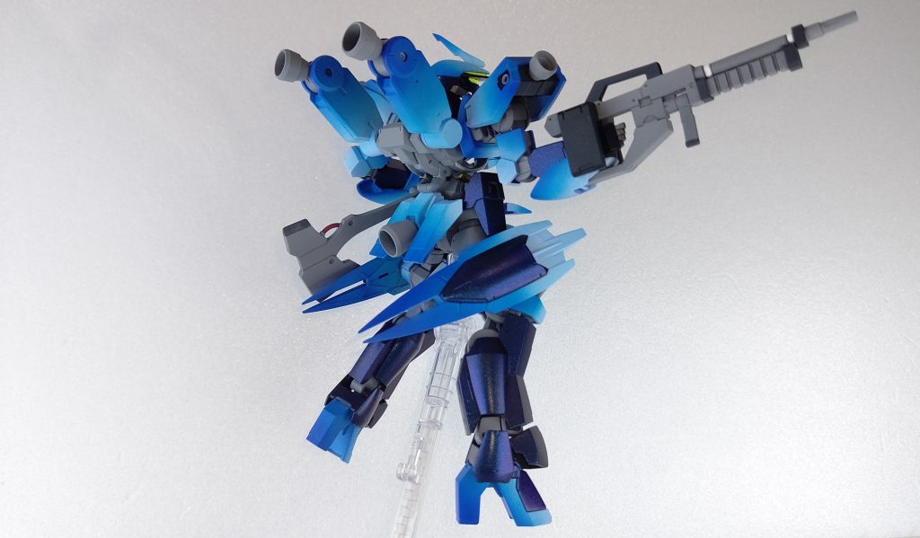 外装を引き立てるためフレーム等はほぼグレーで控えめに。。