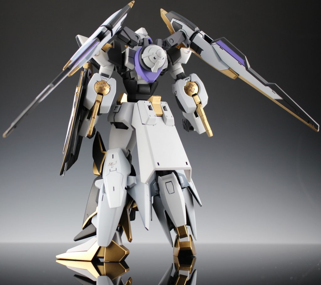 各所に紫色を配色し、艶感に差を設けることによって高級感ある仕上げに