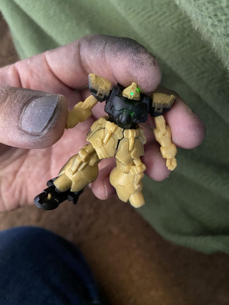 目に光ファイバーを通して体の方のミライトにつなげば…ピッカー✨