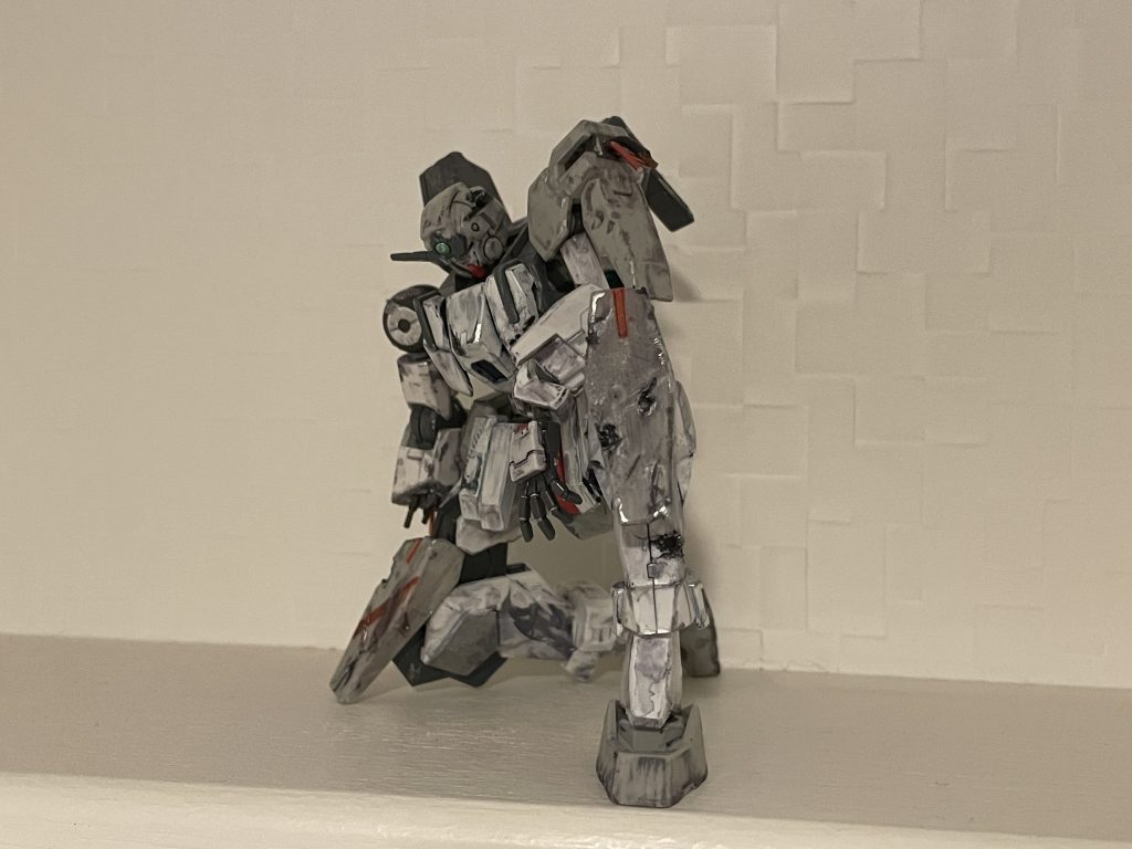 ディテールが少なかったので、脚部の合わせ目は残してスミ入れしていたりします。