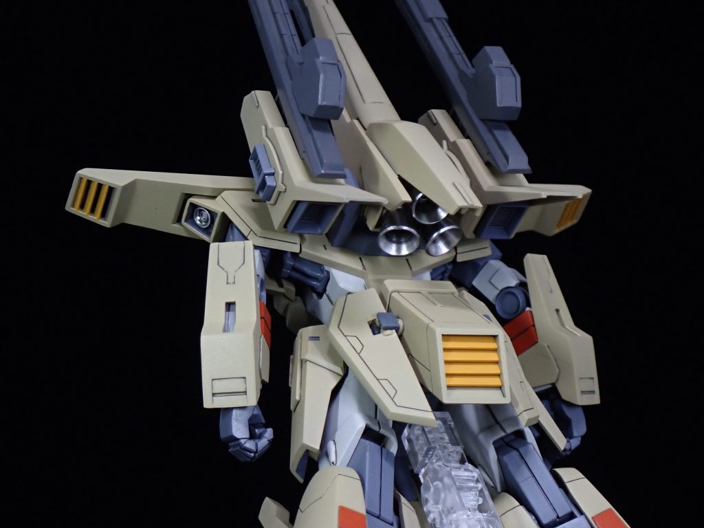 バックパックスラスターはZⅡ風にしました。肩にもスラスター追加。