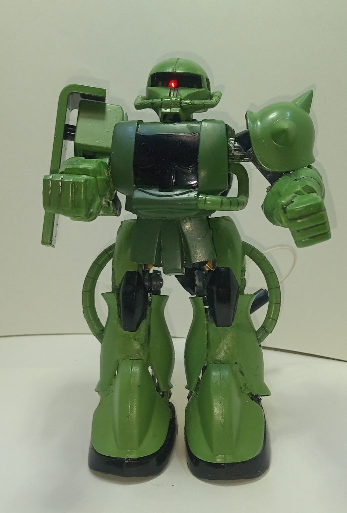 スキマスカスカだったんで初のパテ盛りしてみました、粗いですがお許しを…プロポーションもディスクファイターに引っ張られてて独特な感じになってます、とりあえず「動けばよかろう！」の精神で作ったので( ´⚰︎` )