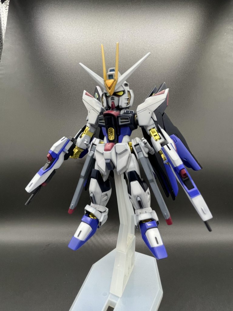 頭部も幅つめしてバランスをとりました。塗装は白い部分のみグラデかけてます。