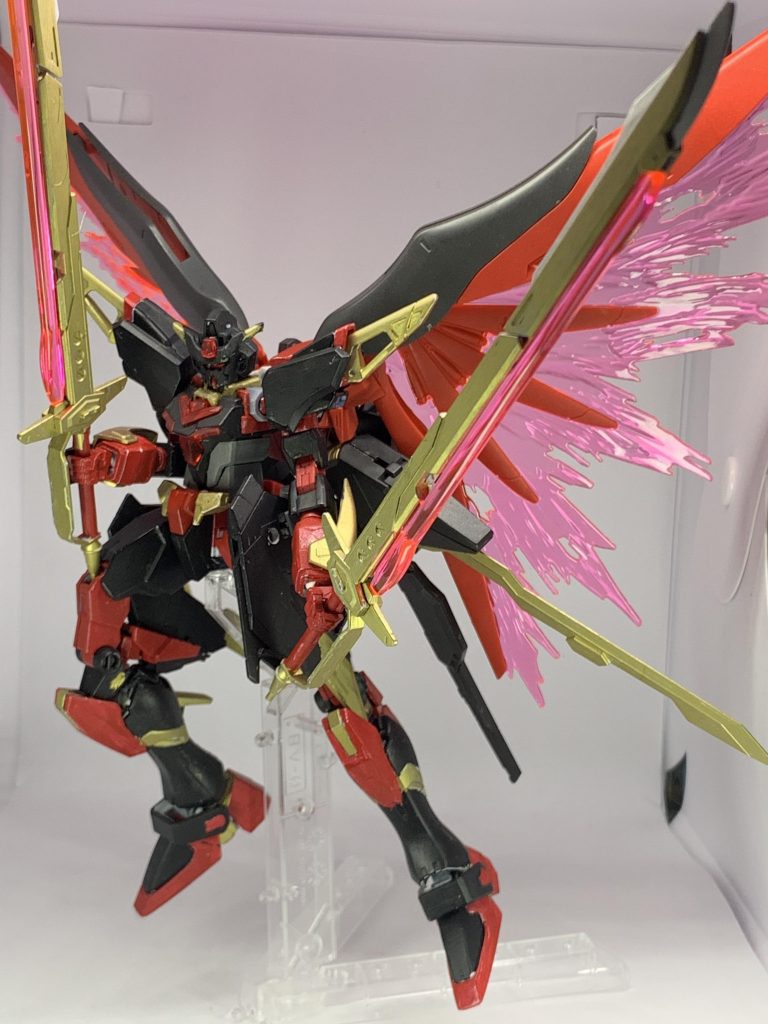 背負う二振りの剣はバルドルとテュール。写真ないけど肩のブーメランは取り外し放てます。名前はミスティルテイン。こちらの光の翼はフレスヴェルグ。