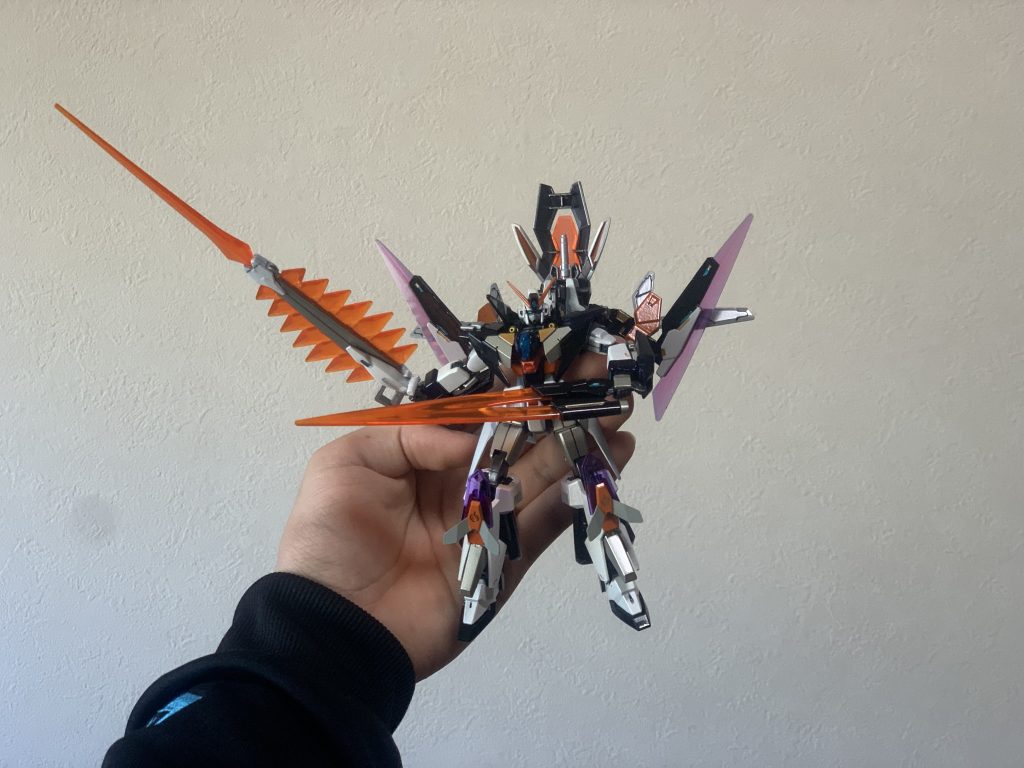 【使用キット】頭部》クロスボーン魔王、ウイング炎胴部》クロスボーン（フルクロス）、Pセルフ、ダブルオースカイ肩部》ダブルオースカイ、クロスボーンX0腕部》クロスボーン、トライエイジマグナム腰部》クロスボーン（X1改）、AGE-FX、ウイング炎足部》クロスボーン、AGE-FX、トランジェントグレイシャー背部》ウイング炎、ダブルオースカイ（メビウス）、AGE-FX、スカルウェポン 武装》クジャク、バタフライバスターB コアブースター》クロスボーン、トライエイジマグナム、スカルウェポン