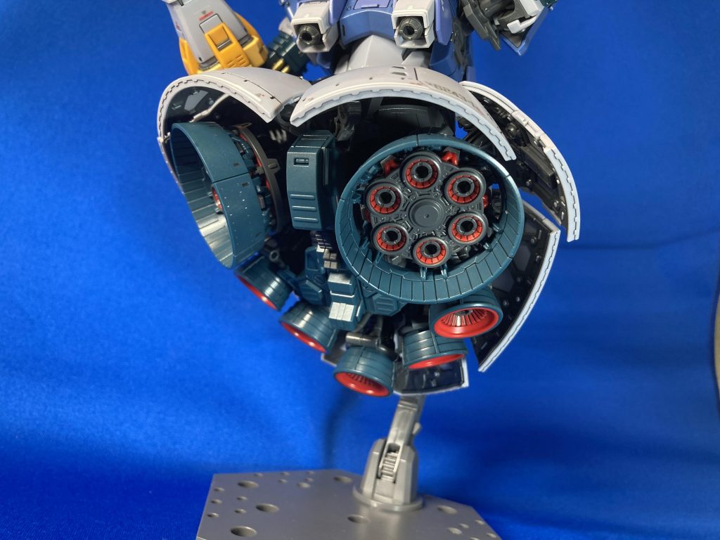 みんな大好きスカートの中。このメカメカしいデザイン。ロマンが詰まってます〜