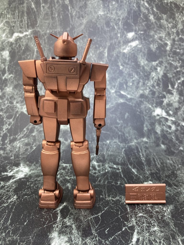 塗装した手首パーツを無理やり腕にはめ込んだ為、せっかく綺麗に整えた合わせ目が裂けました( T oT)