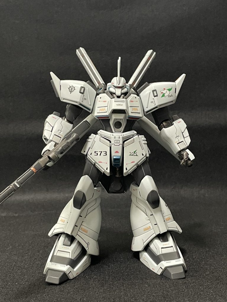 正面からモノアイをHアイズに変更してますが、小さ過ぎてよく分かりませんね…