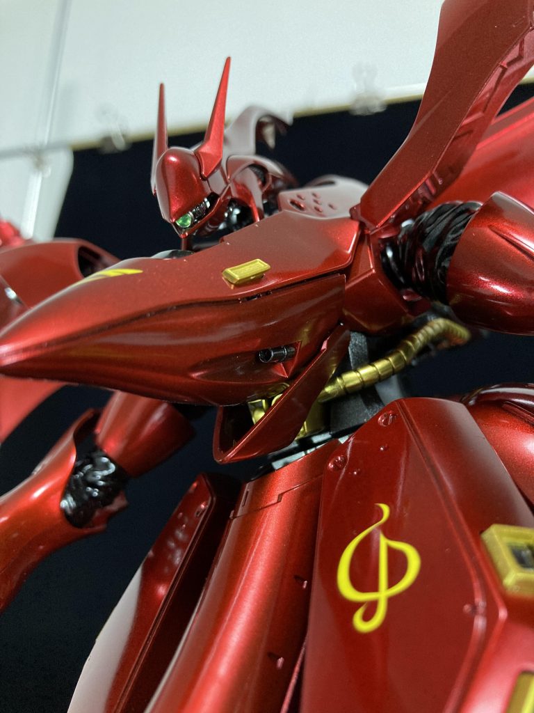 モノアイをハイキューパーツのエスピープレート＋WAVEのH・アイズ1グリーンに変更。