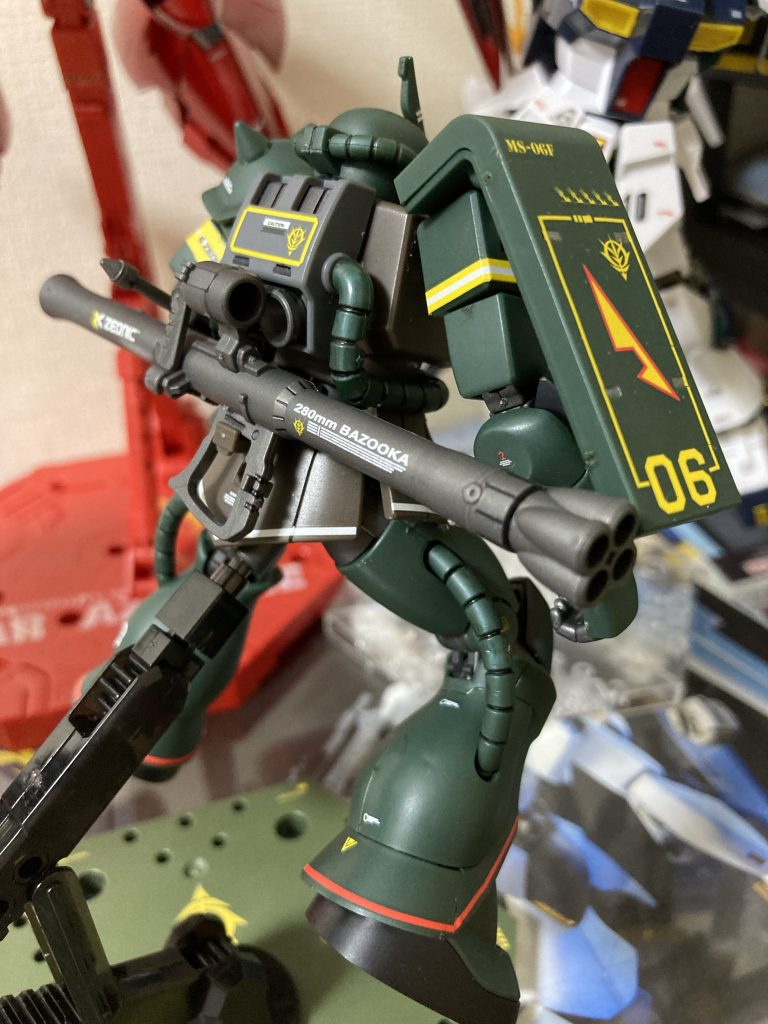 ツヤ消しトップコートがバッチリハマる👌シールドもド派手でいーぢゃない♡