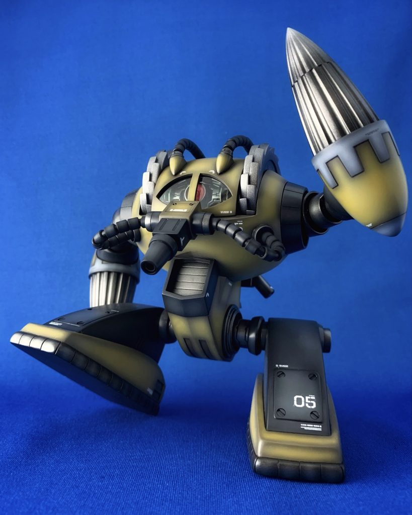 それぞれの関節は6mmボールジョイントで繋がっています。爪先に角度をつけるだけで立ち姿の印象も大きく変わります。