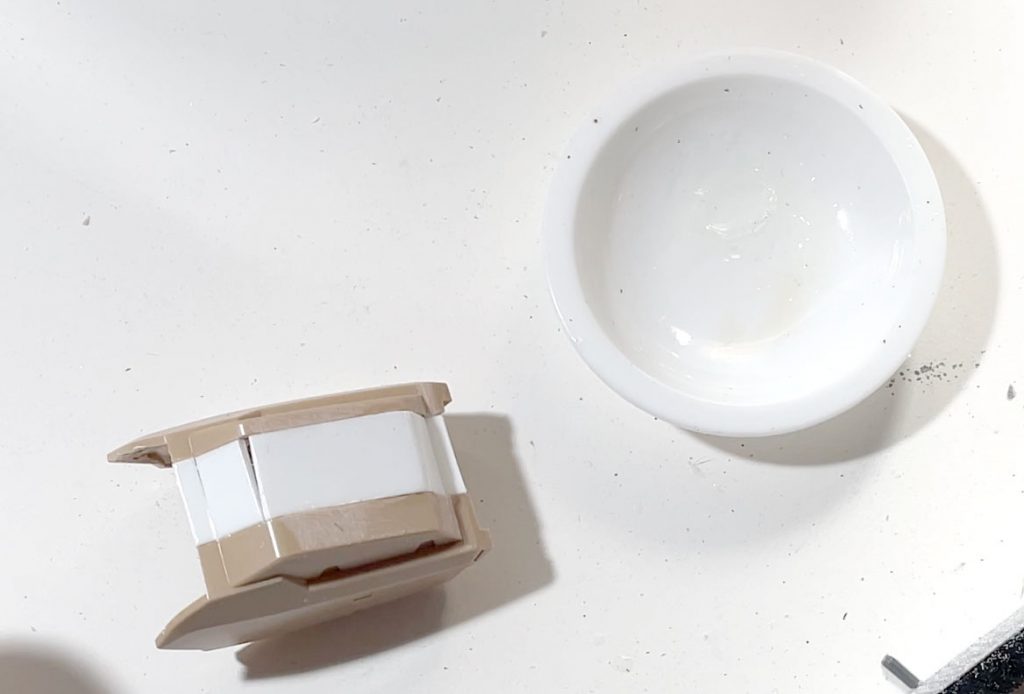 肩はグシオンリベイクフルシティのバインダー。プラ板で幅を増やしています。