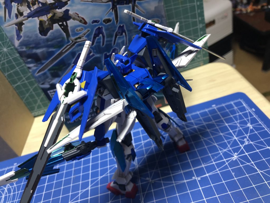 翼やら剣やらバインダーやらでモリモリです。