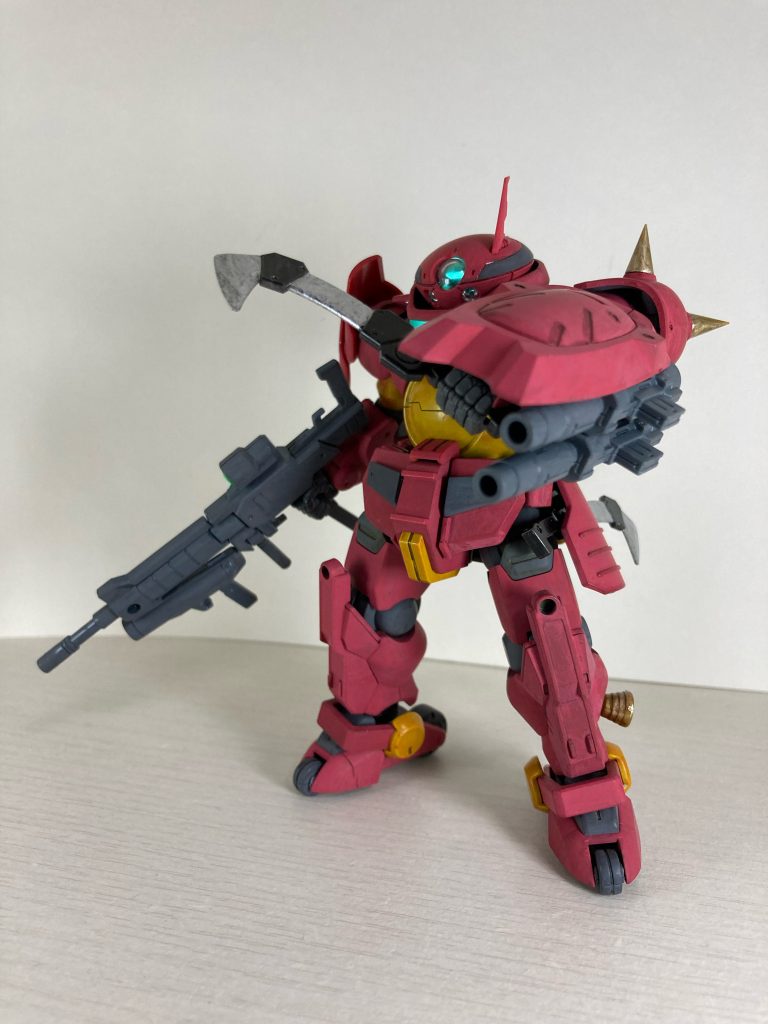 シールドに二連装迫撃砲。近〜中距離主体、ヒット&アウェイの戦闘を得意とする。