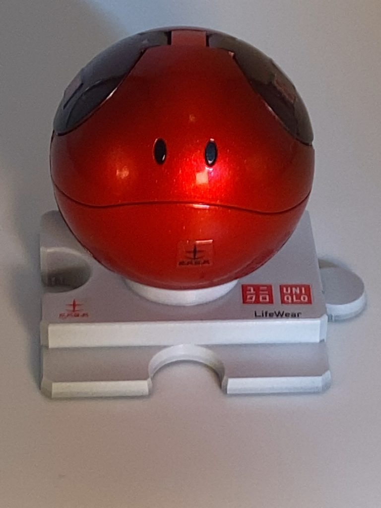 台がないとユニクロだとわかりにくいのじゃ