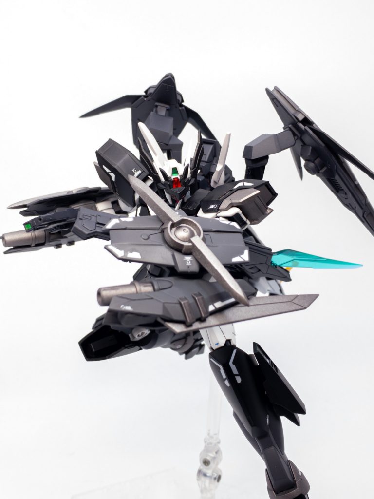 GNディフェンスロッドで防御。ロッド部分は磁石を仕込んで回転できるようにしました。