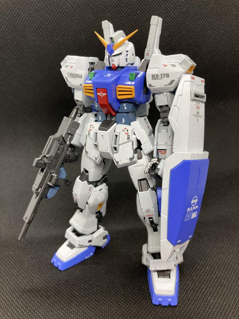 配色はアレックスを参考にし、青だか紫だからわからないような色を出すのにこだわってみました。納得のいく色が出せて満足しています!