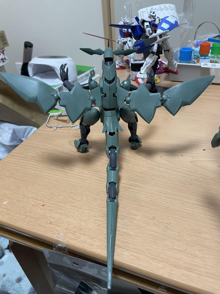 段落ちモールドを追加してるのでメカ感が増した気がします。合わせ目が良い感じに隠せましたし思ったよりかっこよくて気に入ってます！   