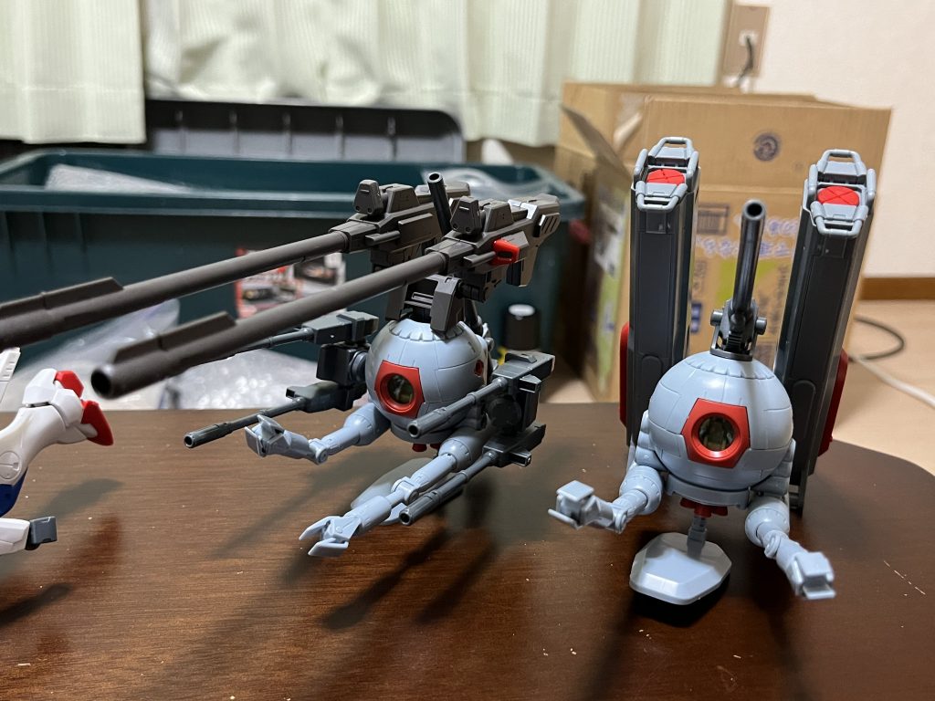 　支援機はボールが担当します。弾幕は張れますが、MSを堕とせる装備ではありません。フォーミュラガンダムの矛であり盾です。機体表面には対ビームコーティングが施されています。が、ザンスカールの機体の前には無駄です。