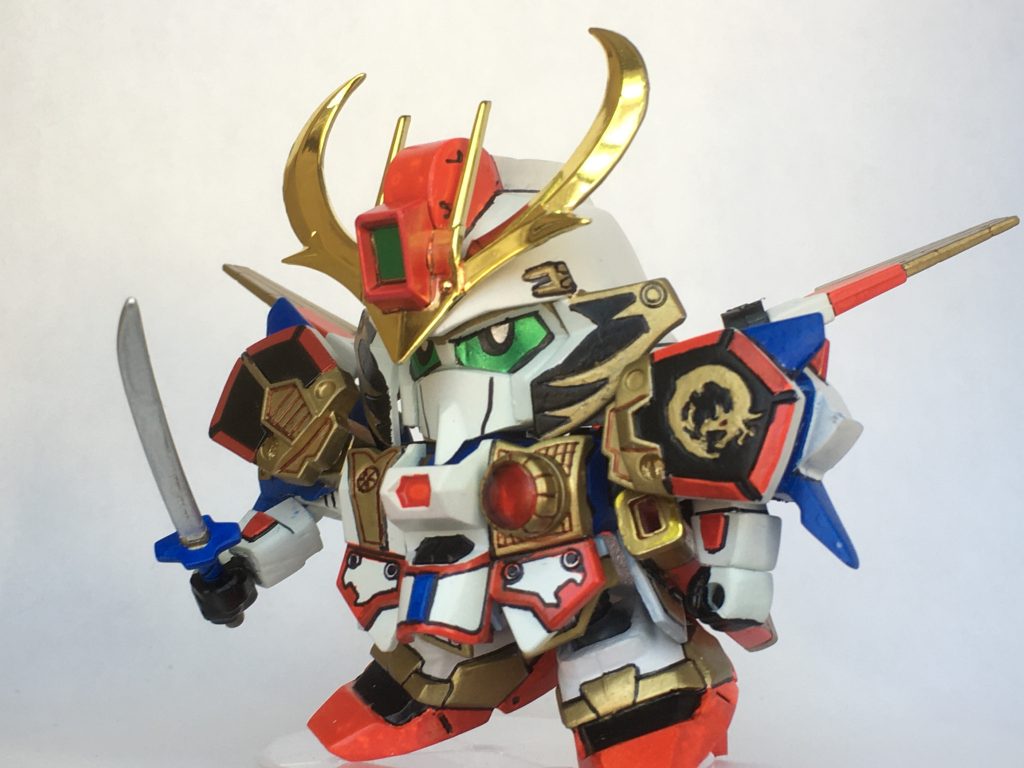 頭部は流し目バージョンを追加作成。肩アーマーの龍の絵はシールに頼らず爪楊枝塗装してみました。