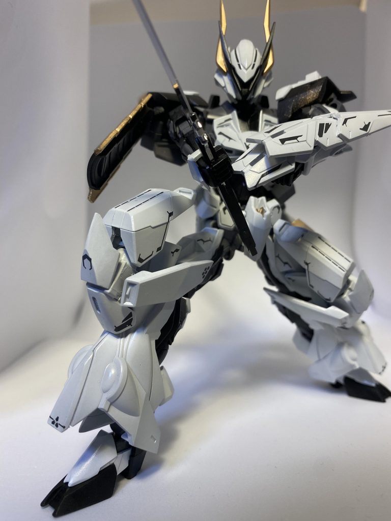 ただ斬ると言うよりもその長さと重さを活かして叩き斬るようにして使用する。