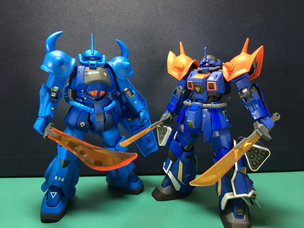 グフとの比較。もともとイフリートがグフを基に発展させて作られたという機体なので、どことなく似てるような似てないような…