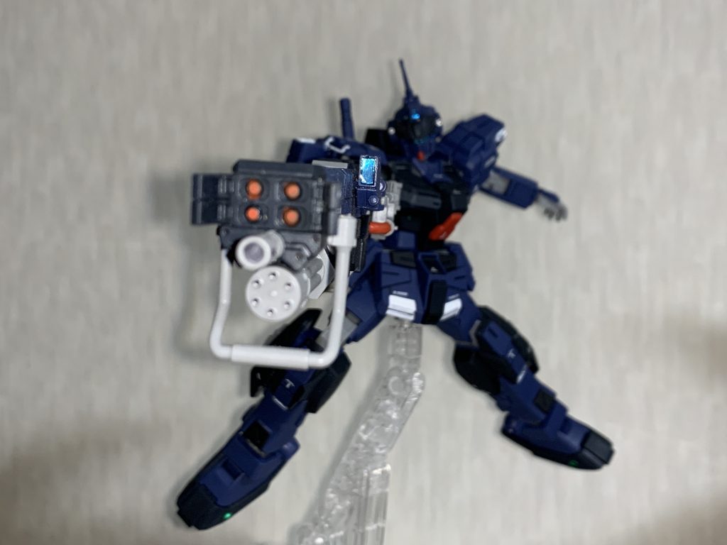 ミサイルの弾頭も塗り分けています