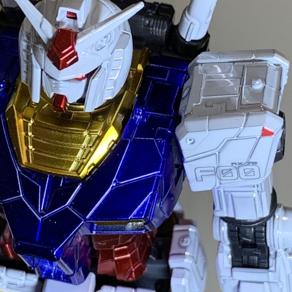 肩に「EFSF」と「F00」のマーキングシールを貼って完成です。