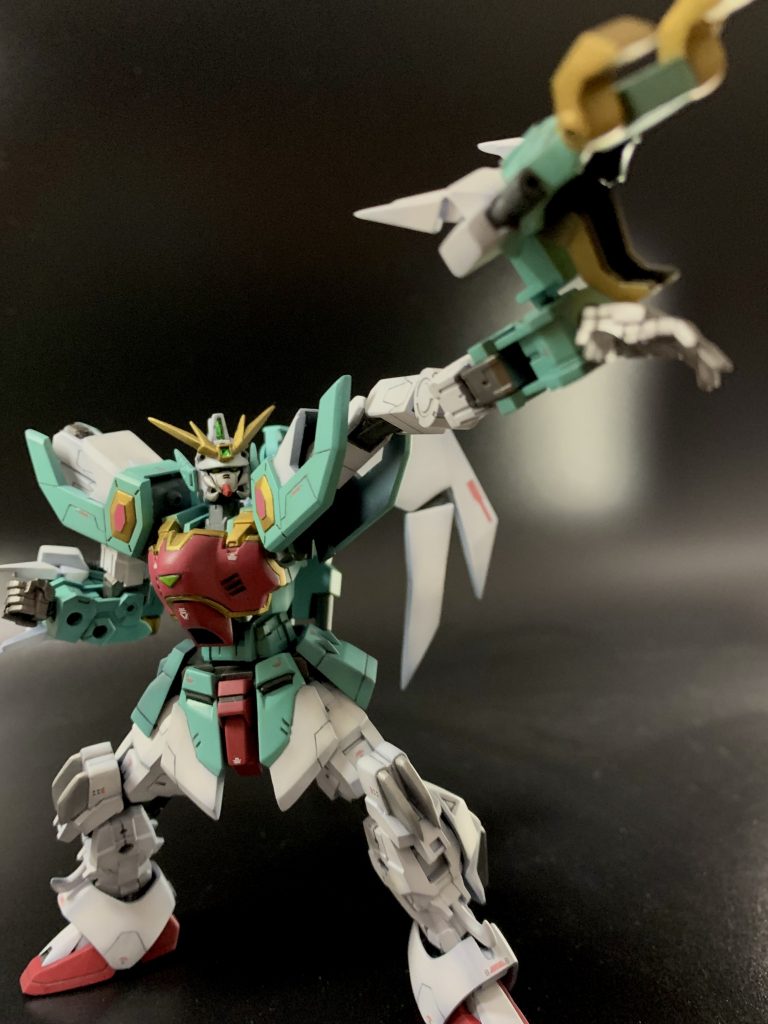 ツインドラゴンハングアームの展開にも30MMを流用しているのでグリグリ動きます。龍の頭は小さくて迫力に欠けたので、プラ板で大型化して、牙の部分も動くようにしました。