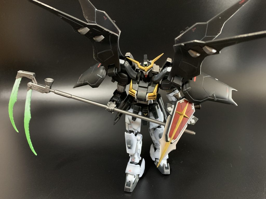 ビルゴのビームキャノンをものともせず、爆炎の中から、クロークを開いたデスサイズヘル登場。