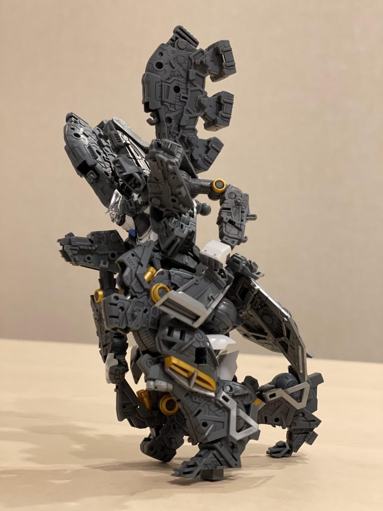 なんちゃってアトラスしゃがみもできて、稼働範囲の広さが伺えます。