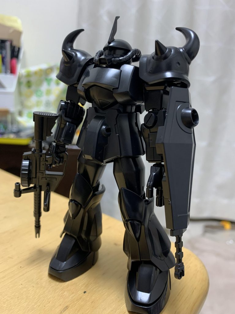 キット素組み。エコプラなのでわかっていたけど驚きの黒さ。剥離剤が強くて全身ツヤツヤ。中性洗剤で丸洗い。