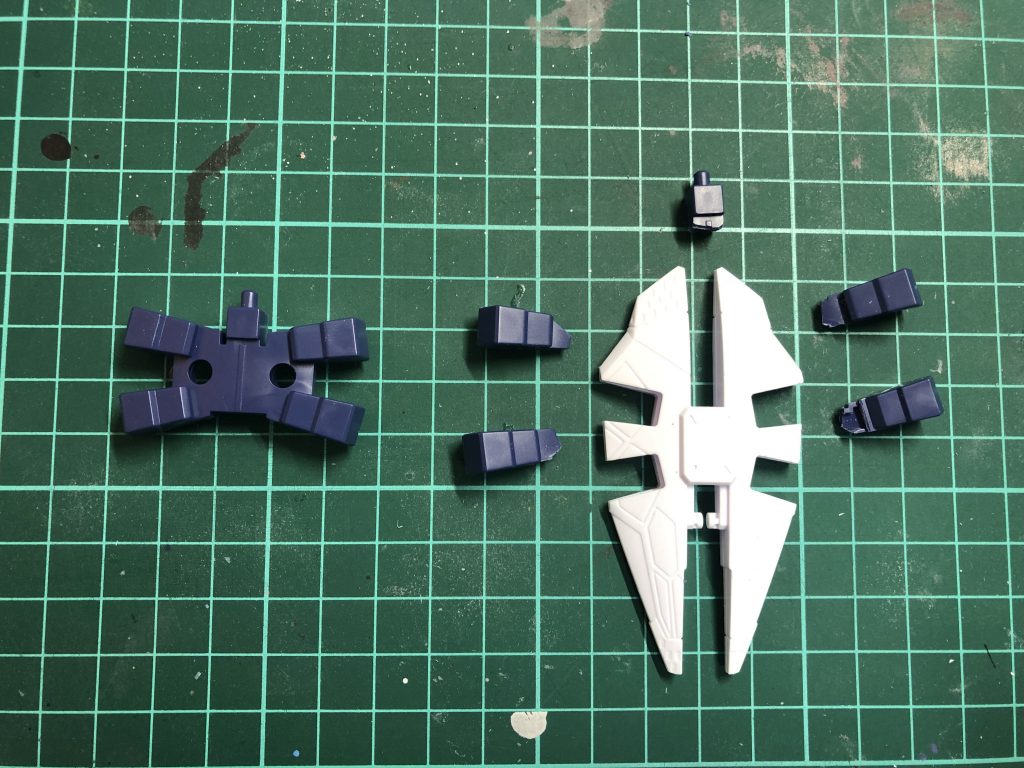 各部位合わせ目は消してます。ノコギリ初めて使って大変でした💦