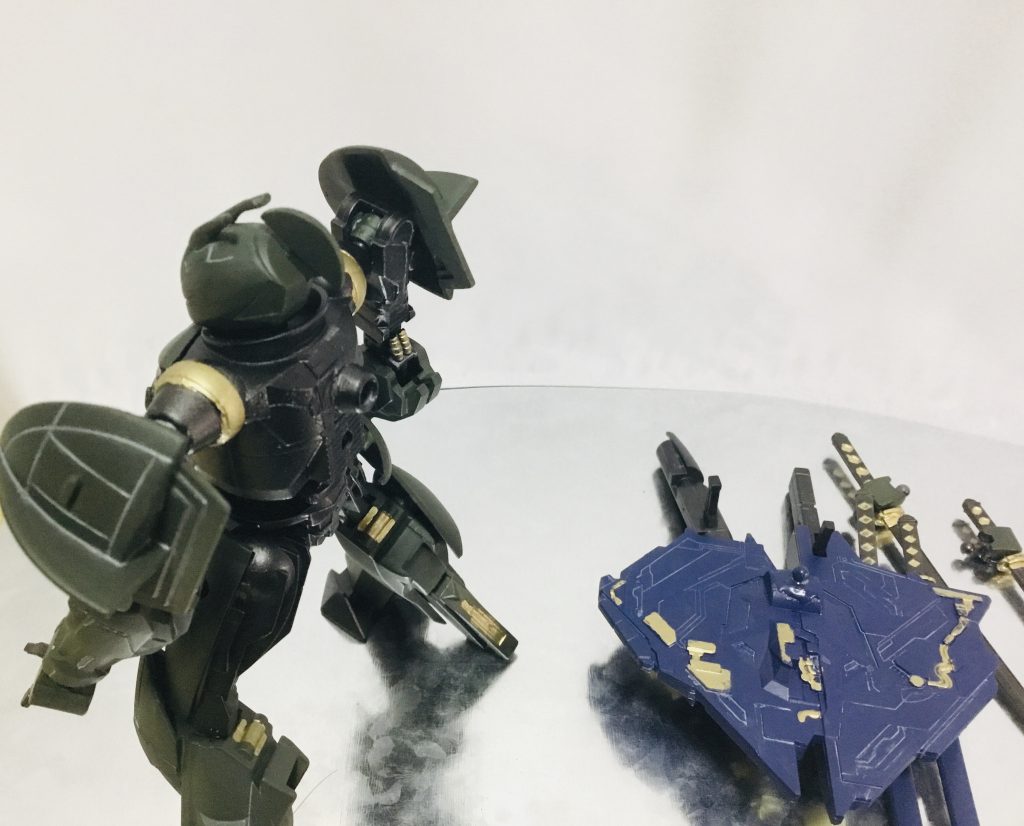 腕及びバックパック❓の接続はボールジョイントに変更しています。