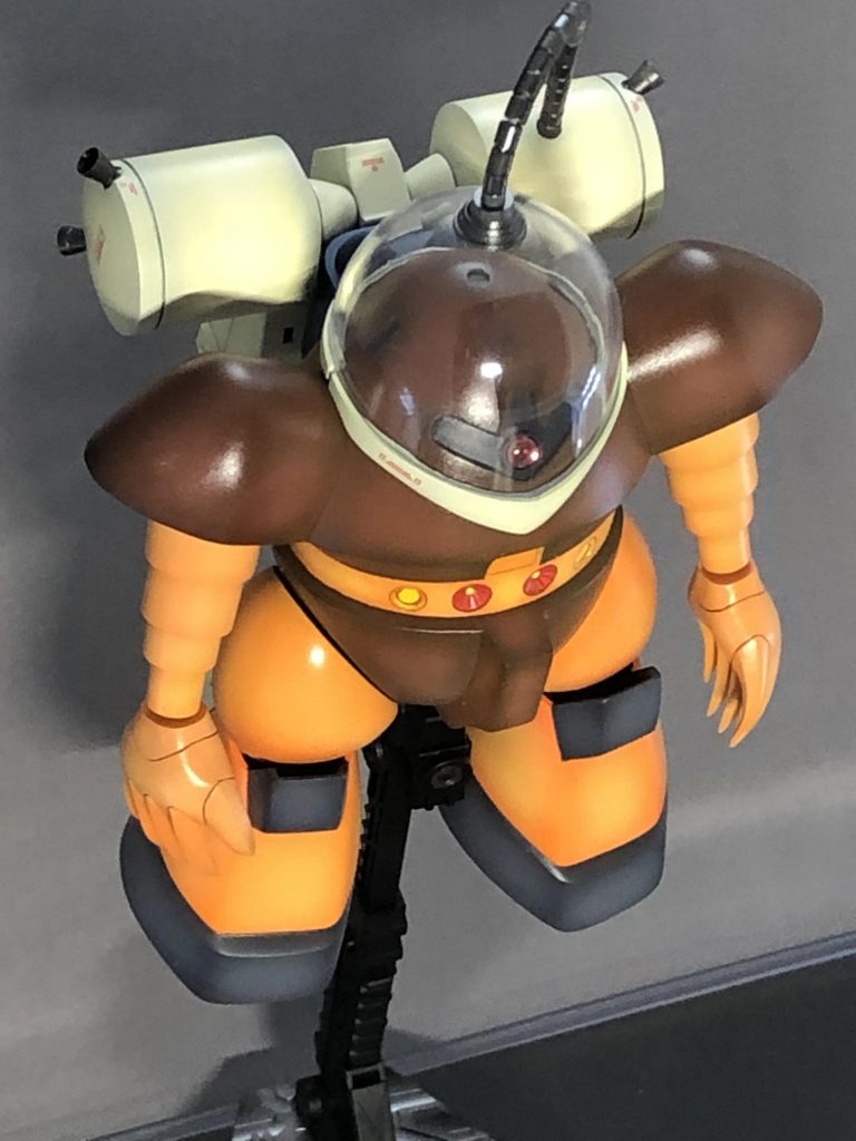 可動範囲はキットのままなので、ほぼ動きません。