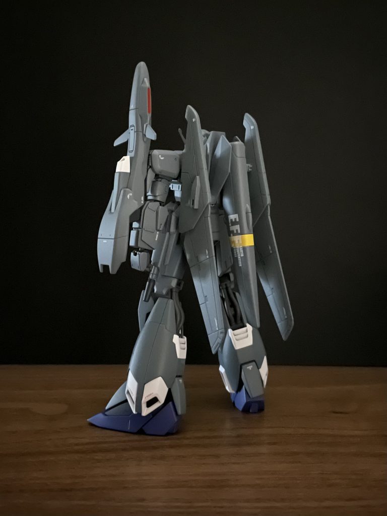 テールスタビライザーの黄色はマスキングで塗り分けました。ここのデカールは代用が無く付属のシールの余白を切って使用しました。