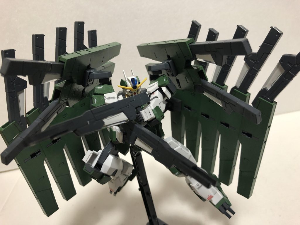 過去作と合わせて14基全てライフルビット収納出来ました。重量が心配でしたが元々軽いのでそこまで問題は無し。「ダミーのビットじゃなく全部入ってる」という所にロマンを感じますね。