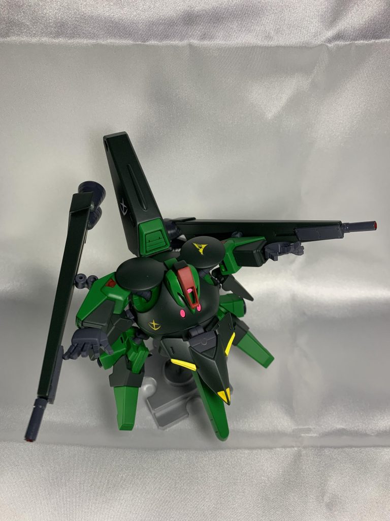 本当はビームサーベルを持ったポーズも撮りたかったのですが、