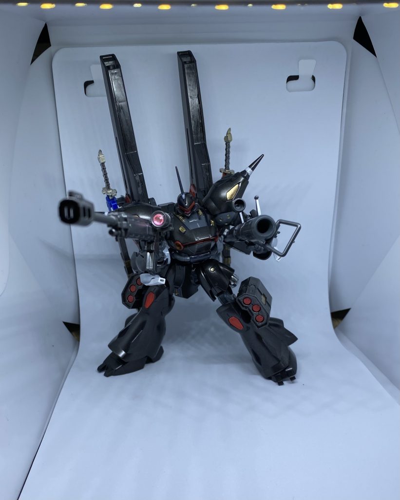 フル装備型装備アメイジングウエポンバインダー(キャノン形態)(アメイジングライフル内蔵)×2実剣 赤鬼、青鬼ビームサーベル×2小刀×23連ミサイル×2ジャイアントバズーカMS用対艦ライフルASR-78