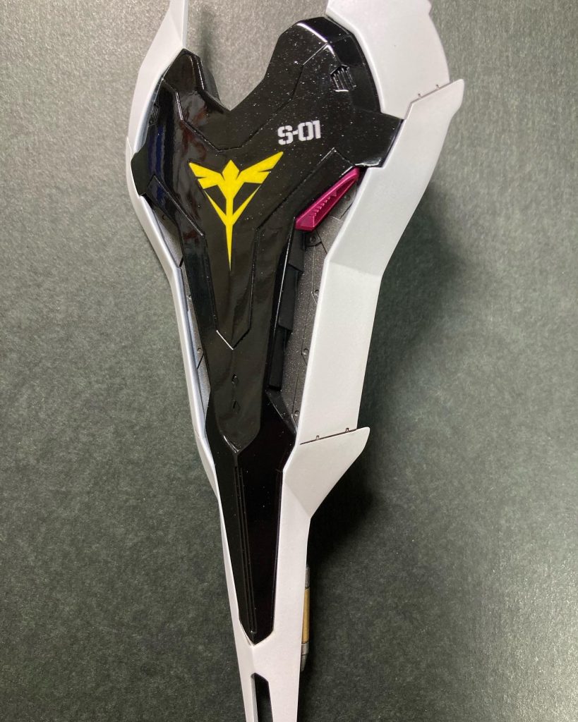 光沢で磨きました。