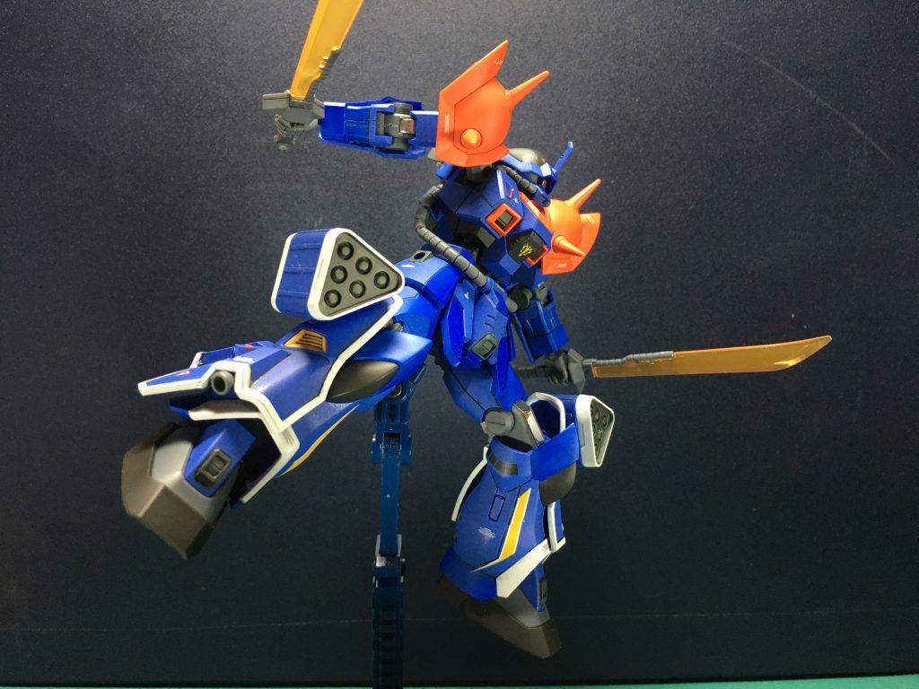 脚部ミサイル。結構ボリューミーでイフリート改の特徴的な装備ですね。