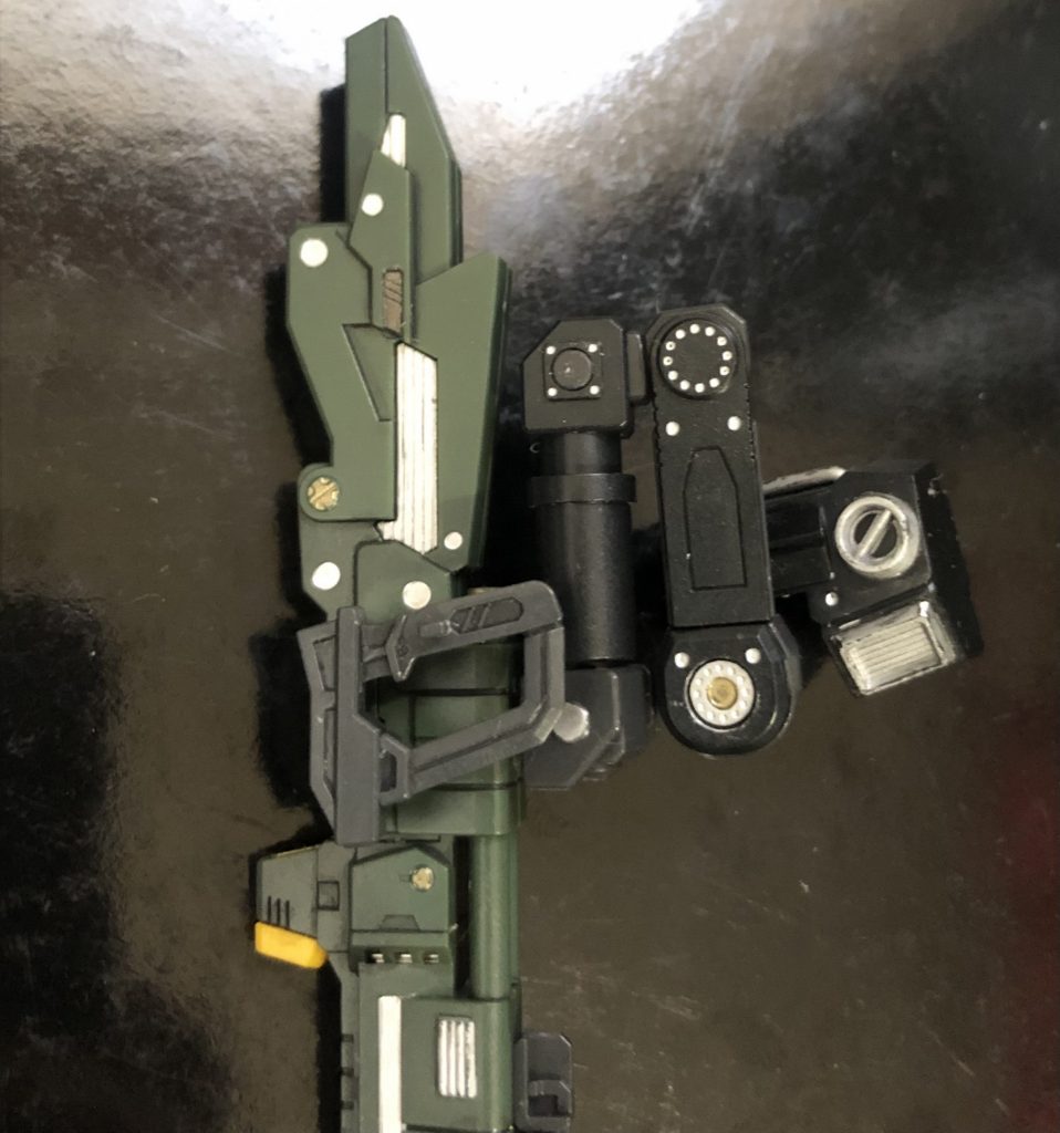 ジョイント部分までの部分塗装は良かったけど、ランチャー本体はシルバー使いすぎてコレジャナイ感が..