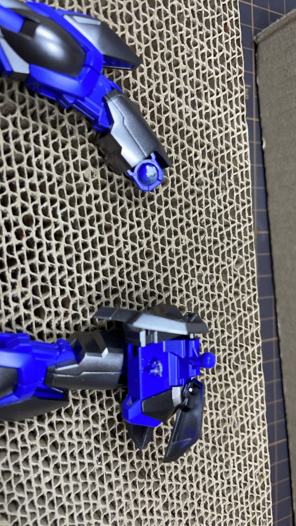 おまけ。ギチギチで股間節がねじ切れました。予備のキットを買っていて助かりました。EGストライクはどのお店も大量入荷したようで、在庫が沢山あって助かります。他のキットも沢山増えたら良いなぁ。