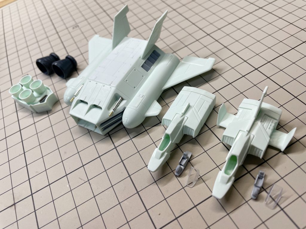 パーツがズレまくりで、ひたすら瞬着とヤスリで整えました。(これが旧キットの楽しさでもあり、苦労でもあります。)最後までご覧頂きありがとうございました!